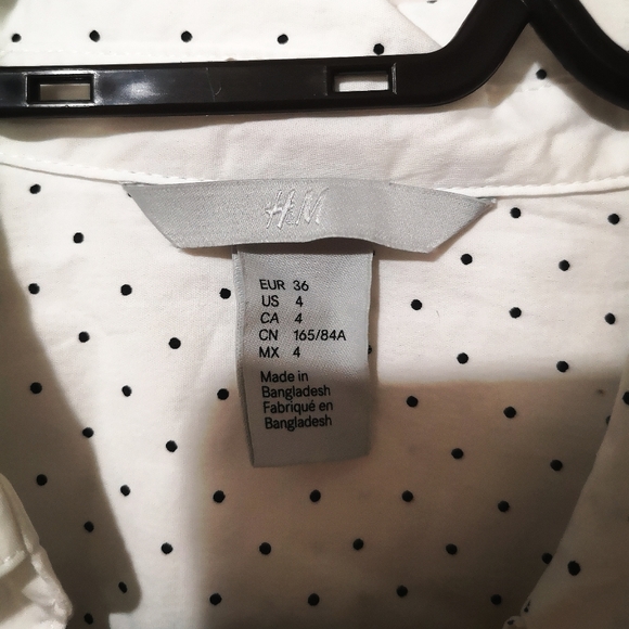 H&M / POLKA FITTED BUTTON DOWN SHIRT - Picture 2 of 8